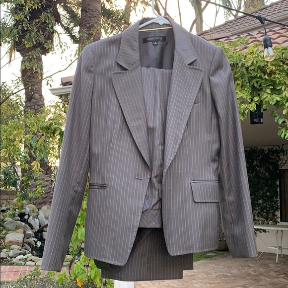 Anne Klein Grey Pinstripe Pant Suit (SIZE: 4) - Picture 3 of 8